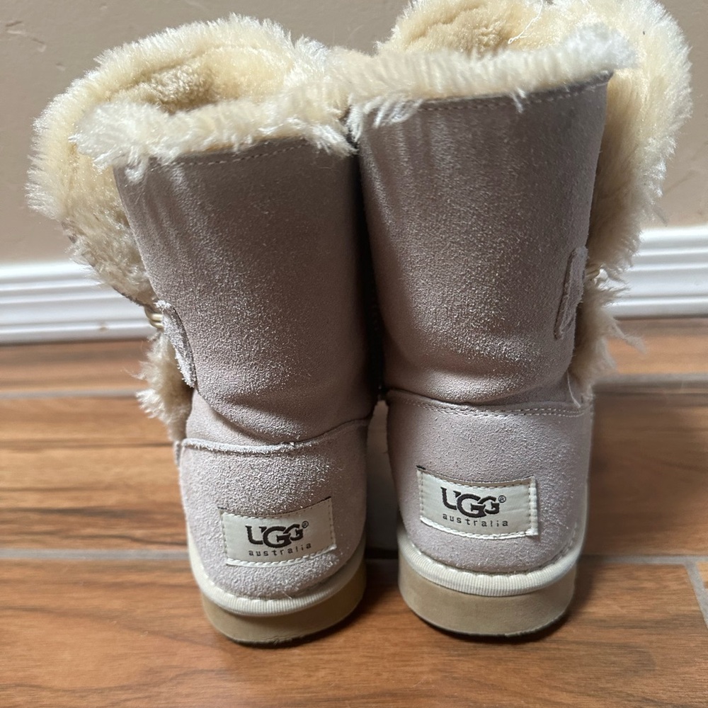 UGGs - Picture 3 of 4